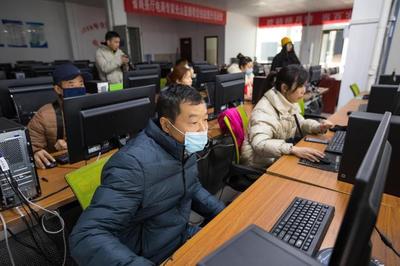 从城市格子间到乡村直播间 一位河南青年的“网络致富经”与幸福密码